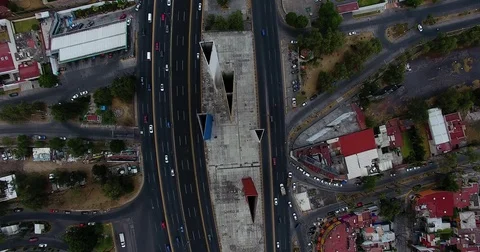 Drone flying over periferico Torres de Satelite Mexico City Vidéo 74629316