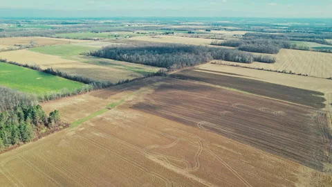 Drone flying over plot of farmland Vídeos de archivo 331205039