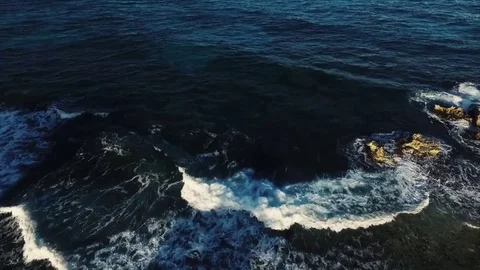 Drone flying over the sea in Isla Mujeres Mexico Vidéo 72412905
