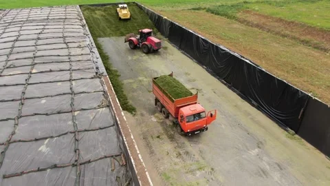 Drone flying over silage pit with working machines 库存影片 333182884