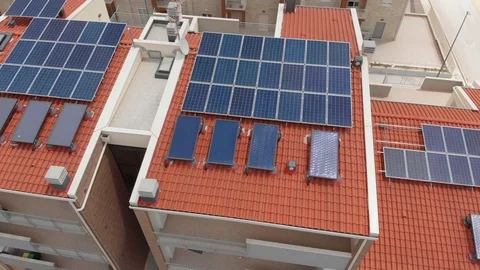 Drone flying over the solar panels resting on the roofs of houses Stock-Footage 112286707