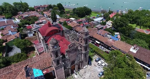 Drone flying over Valle de Bravo ascent Top Mexico State  Vidéo 78234449