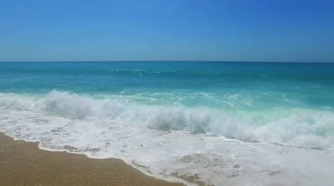 Drone flying over Waves in beach Los Cabos Mexico Vidéo 68410858