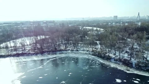 Drone flying over winter Dnipro river with the Kyiv city background 스톡 동영상 199991547