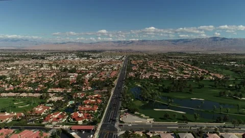 Drone flying from Palm Desert  with clouds and golf courses Vídeo Stock 146821961
