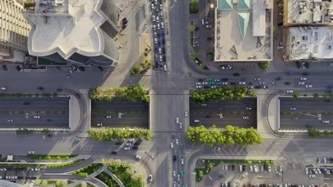 A drone flying by. Saudi Arabia. Riyadh. Road. Day. Видео 296777124