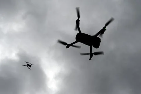 Drone is flying in the sky. Operator controls the drone. Foto stock