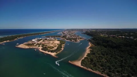 Drone flying through beach Vídeo Stock 247356345