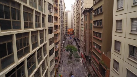 Drone Flying Through a Corridor of Old Historic Buildings Vidéo 126157992