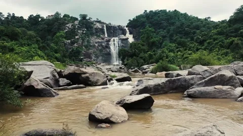 Drone flying through surface of river towards waterfall. 库存影片 157494468