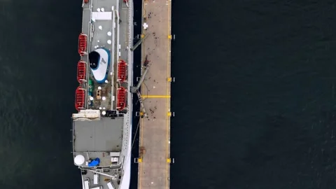 Drone flying on top a docked ship Video stock 169594609