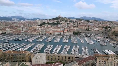 Drone flying towards "Notre-Dame de la Garde" basilica in Marseille, France 스톡 동영상 201166584
