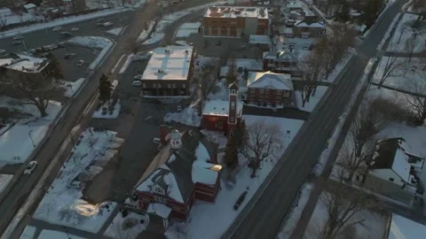 Drone flyng over main street of the city of chambly quebec canada in winter Vidéo 341583725
