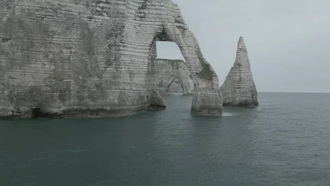 Drone flyover of the famous Porte d&amp;#039;Aval arch, Etretat, France Stock-Footage 337876449