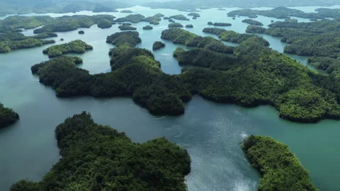 Drone Flyover over Lush Green Islands, Ta Dung Lake, Central Highlands Vietnam 库存影片 329915480