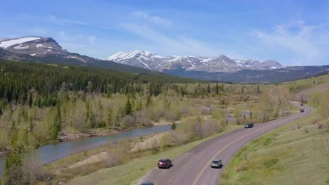 Drone flyover the river and road in Glacier National Park 库存影片 199989844