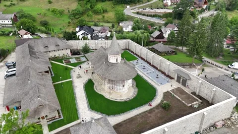 Drone Flyover of the Sacred Voroneț Monastery Complex Vídeos de archivo 314231812