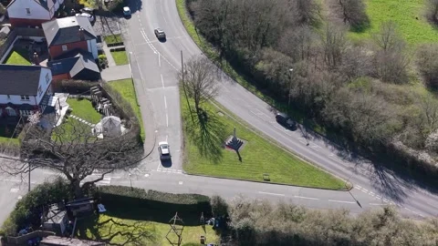 Drone flyover of war memorial junction at Vicarage Causeway and London Road 스톡 동영상 332607757