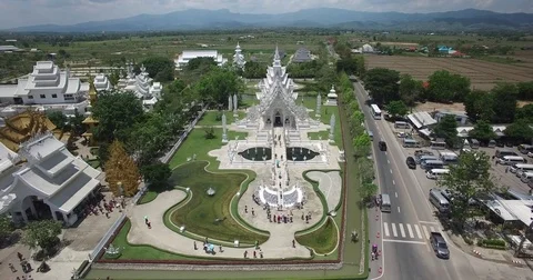 Drone Flyover White Temple Chiang Rai 스톡 동영상 76929903