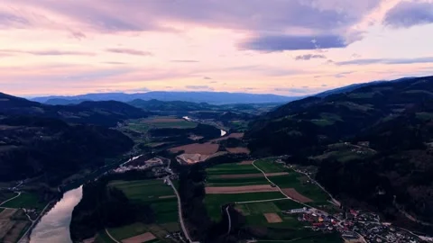 Drone flyover wide valley at sunset Vídeos de archivo 331982113