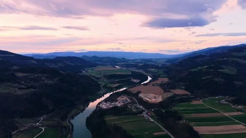 Drone flyover winding river valley Vídeos de archivo 331982034