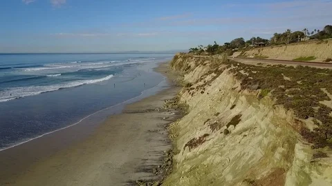 Drone flys along cliffs along the ocean 스톡 동영상 71133827