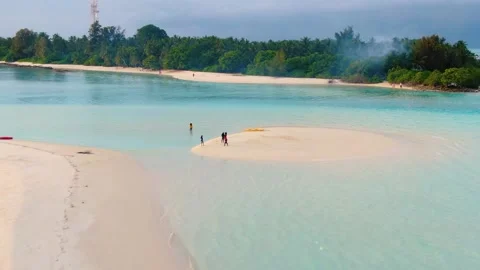 Drone flyuing along Maldive paradise tropical island Stockbeeldmateriaal 197460032