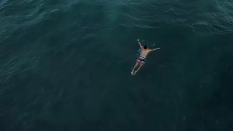 Drone follows the fire floating in the open sea or ocean. The element of water Vídeo Stock 228964710