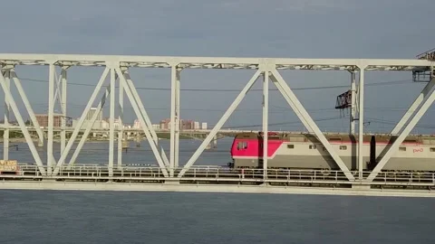 The drone follows a freight train that moves across a railway bridge. Vídeos de archivo 138854660