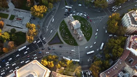 Drone footage around the Puerta de Alcala monument in Madrid on a cloudy day. Stock Footage 189444975