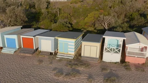 Drone Footage Beach Boxes Waterfront Mornington Peninsula Vídeo Stock 332380620