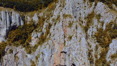 Drone Footage of a Boulder 動画素材 113087222