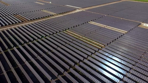Drone footage captures expansive solar arrays Video stock 346065443