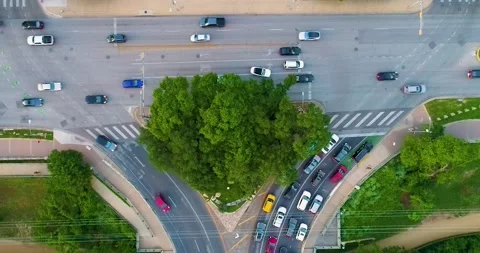 Drone footage captures heavy rush hour traffic where West Cesar Chavez, Vidéo 282789760