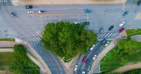 Drone footage captures heavy rush hour traffic where West Cesar Chavez, Vidéo 282789852