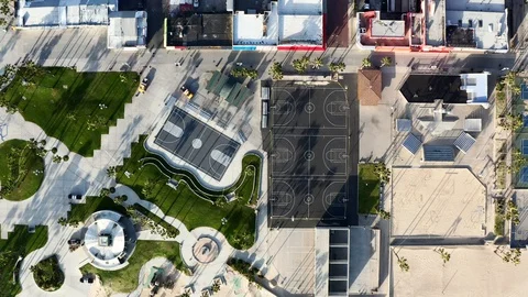 Drone Footage of Empty Venice Beach During Coronavirus Lockdown Video stock 128404305