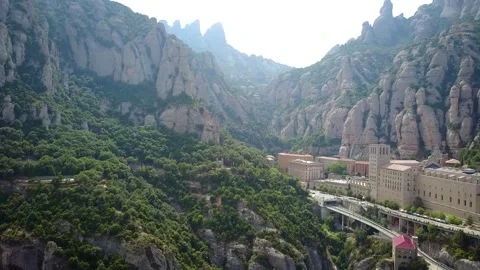 Drone footage of an epic mountain settlement called Montserrat in the foothills 스톡 동영상 332177741