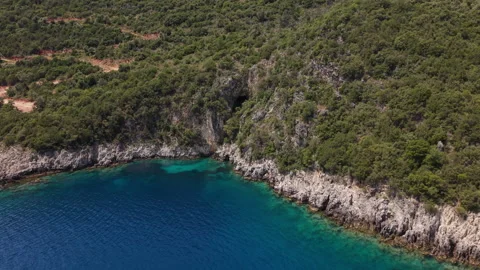 Drone footage flying along a dramatic rocky coastline Stock-Footage 336077454