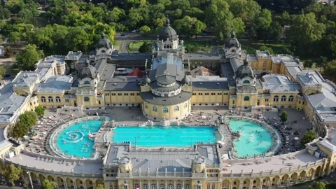 Drone Footage Flying over Pool 库存影片 196875905