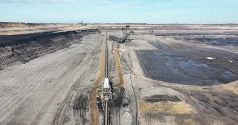 The drone footage highlights the impressive engineering behind the conveyorbelt 스톡 동영상 237954437
