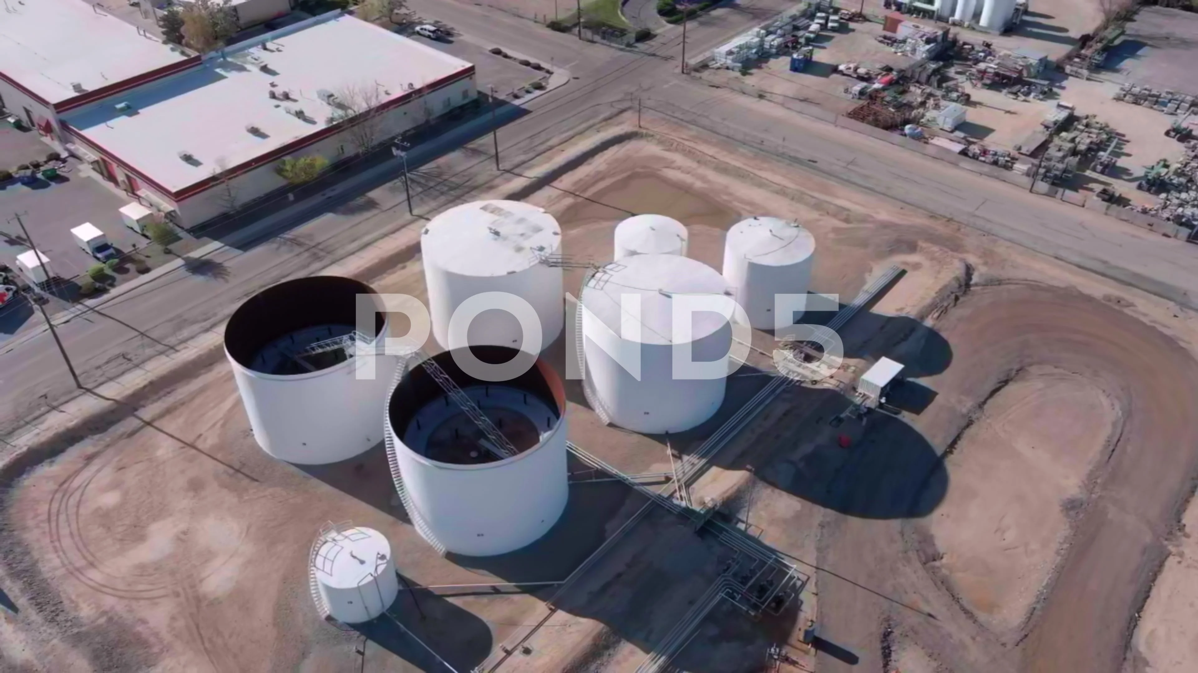 Santuario Cruel visitar Drone footage of huge oil and gas storag... | Stock Video | Pond5