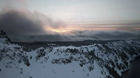 Drone footage of mountains and cliffs on the shore of Crater Lake, Oregon, USA Video stock 185207692