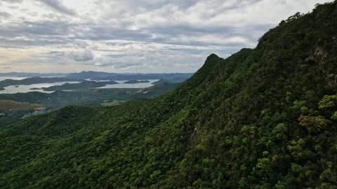 Drone Footage of Mountains in the philippines Vídeos de archivo 243281904