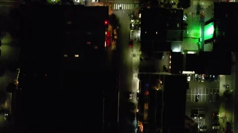 Drone footage moving forward while looking down at a downtown San Diego street Vídeos de archivo 332680583