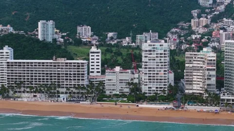 Drone footage with a multi-layered parallax effect of Acapulco hotel zone Stock-Footage 320862976