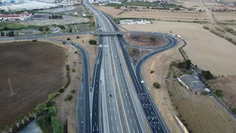 Drone footage over highway intersections Vídeos de archivo 210083139