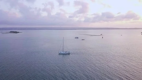 Drone footage sailing yatch Vídeo Stock 84903872