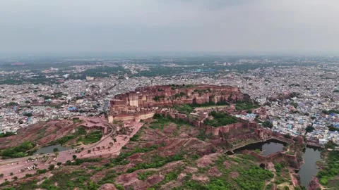Drone footage showcasing the elevation and grandeur of Mehrangarh Fort Stock Footage 310659641