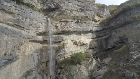 Drone Footage of Two Parallel Waterfalls Flowing Over a Rugged Cliff 動画素材 318833055
