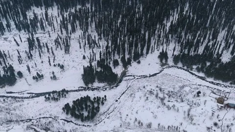 Drone footage of warm homes in the cold beauty of Dhoodhpathri. Stock Footage 311794534